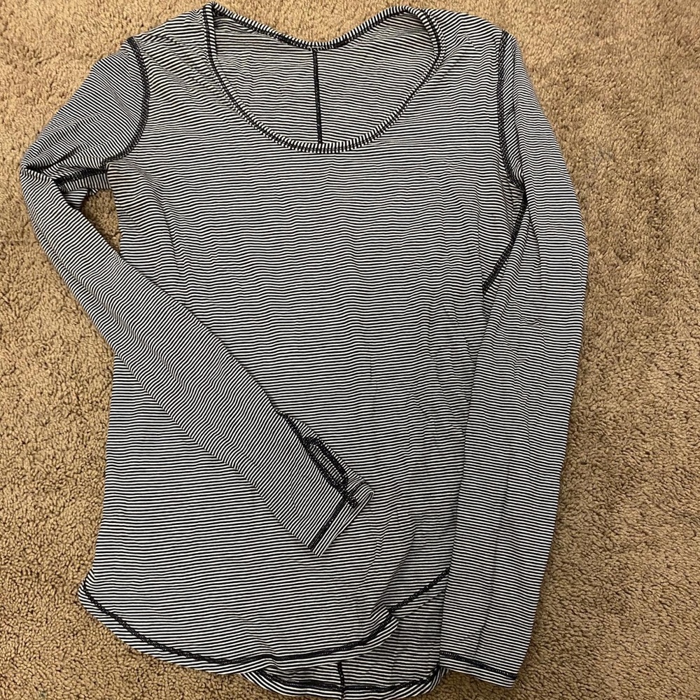 Lululemon Tee